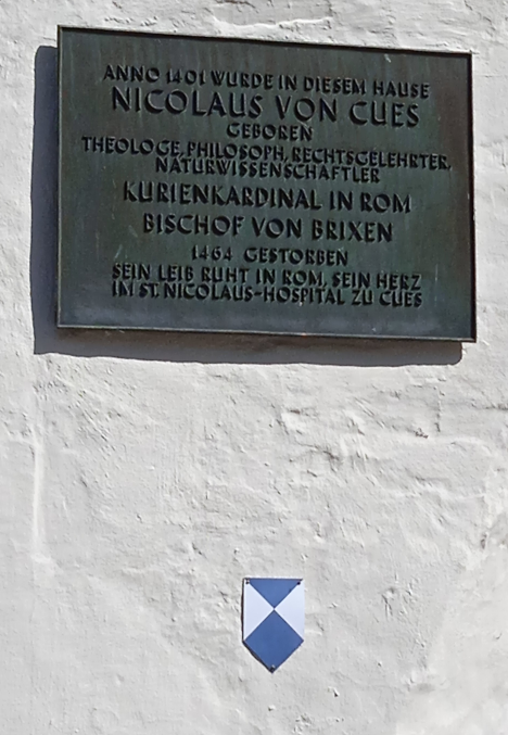 Tafel am Haus in Kues